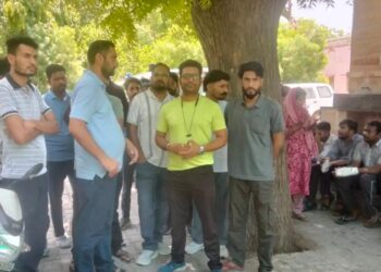 अस्पताल से 85 संविदाकर्मी बिना नोटिस हटाए
