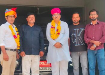 खेतलाजी मंदिर से रातेलापीर दरगाह तक सड़क की मांगः भीनमाल विधायक को ज्ञापन सौंपकर की समस्या समाधान की मांग