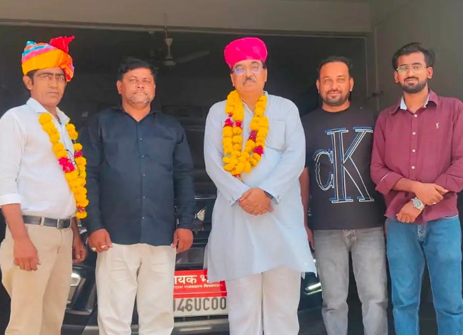 खेतलाजी मंदिर से रातेलापीर दरगाह तक सड़क की मांगः भीनमाल विधायक को ज्ञापन सौंपकर की समस्या समाधान की मांग