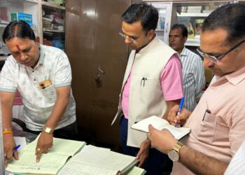 पाली जिला कलक्टर डॉ रविन्द्र गोस्वामी ने निगम का किया औचक निरीक्षण व मौके पर अधिकारियों को दिए निर्देश