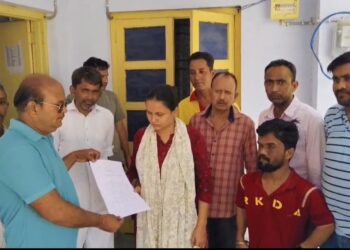तखतगढ़ नगर में लो वोल्टेज से परेशान खेड़ावास के वार्डवासियों ने सौंपा ज्ञापन,कनिष्ठ अभियंता ने 7 दिन में सुधार का दिया आश्वासन