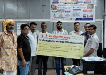 स्वनिधि महोत्सव एवं स्वनिधि कैम्प मे दो लाभार्थियों को प्रथम किस्त की राशि 15000/- रू. का चैक वितरण किए गए