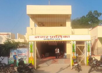 आबूरोड पालिका में संविदा कर्मचारी का नियमितीकरणः नियमों के उल्लंघन की आशंका, उच्च स्तरीय जांच की मांग