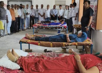 सेवाड़ी में सेवा भारती की प्रेरणा से 5 महिलाओं सहित 57 रक्तदाताओं ने किया रक्तदान