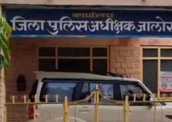 मजदूर के घर से स्मैक बरामदः कमाई के 17 हजार भी बरामद, खरीद-फरोख्त को लेकर पूछताछ जारी