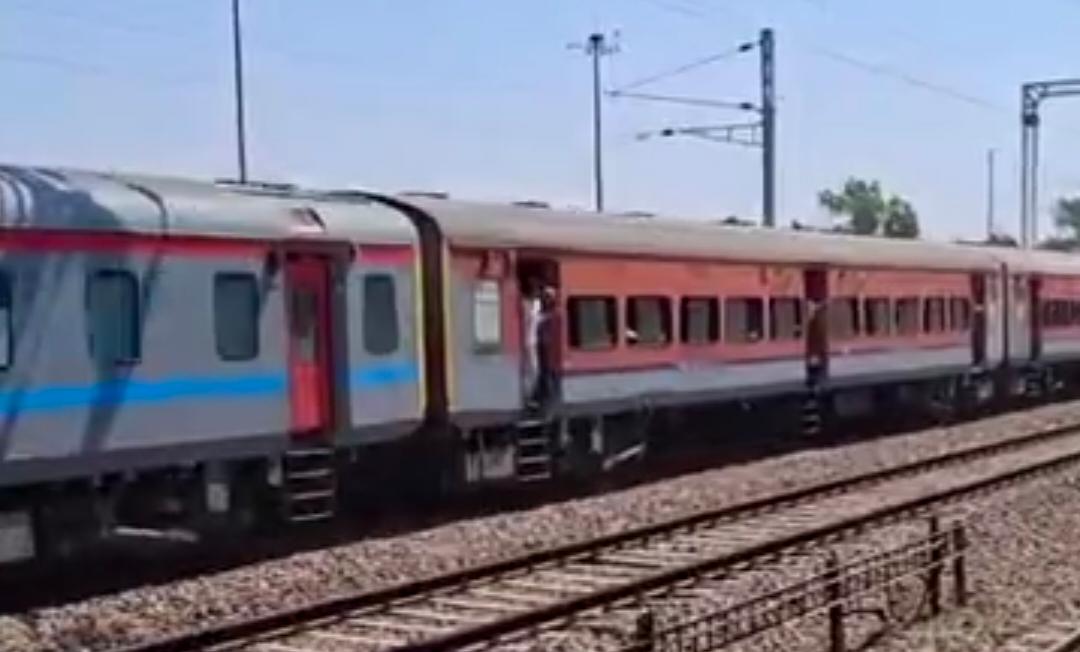 जैसलमेर-साबरमती एक्सप्रेस समेत कई ट्रेनों के रूट में बदलाव: 14 से 21 जून तक जालोर में नहीं होगा ठहराव, कई ट्रेनें रद्द
