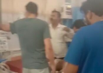 जीप पलटी, 27 से ज्यादा लोग घायलः 4 की हालत गंभीर, बिनानी के पास हुआ हादशा, आमलिया आ रहे थे