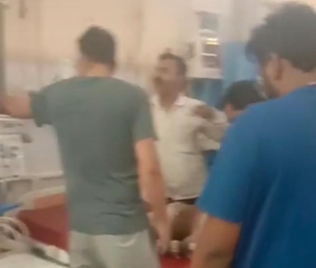 जीप पलटी, 27 से ज्यादा लोग घायलः 4 की हालत गंभीर, बिनानी के पास हुआ हादशा, आमलिया आ रहे थे