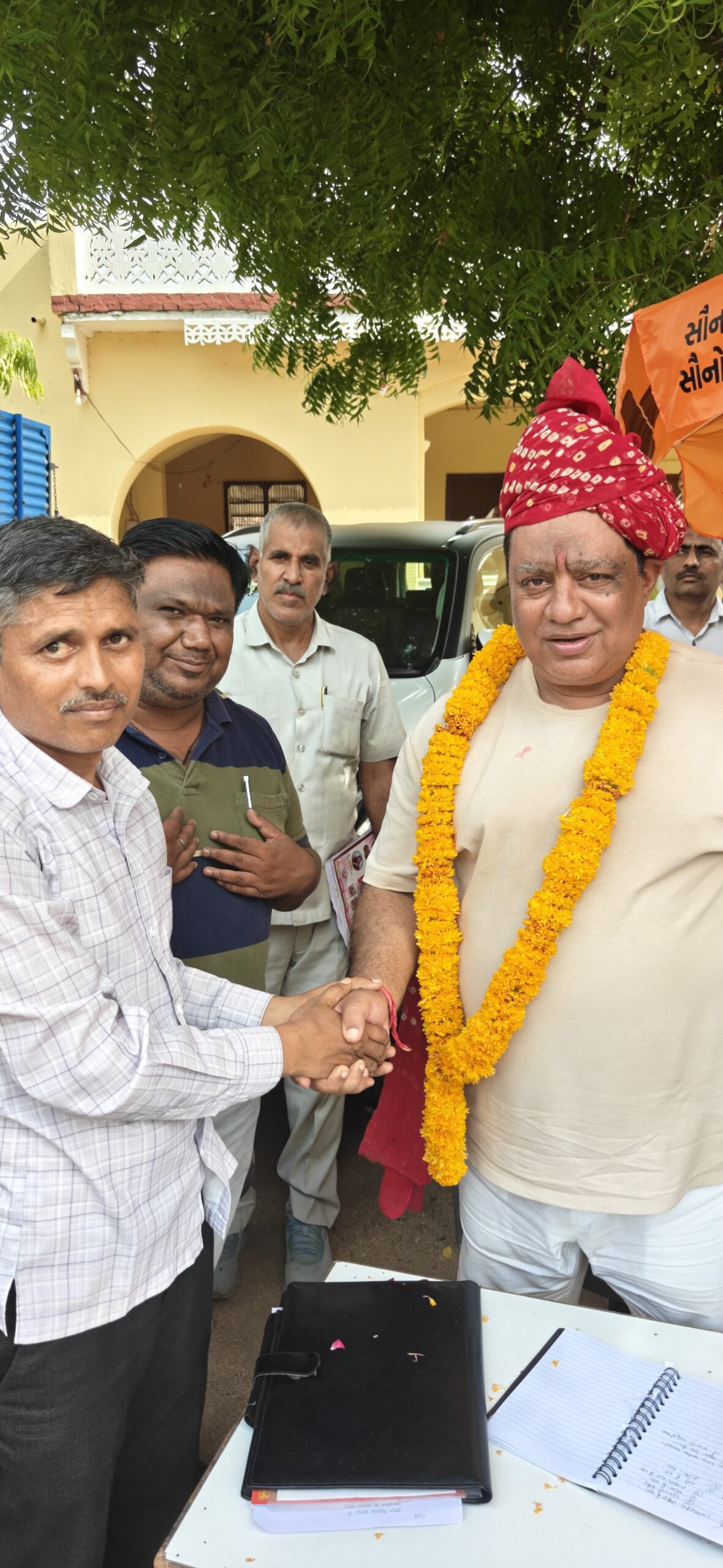बाली विधायक को सौंपा ज्ञापन, पंचायती राज कर्मचारियों की मांगों के समाधान की उठाई आवाज