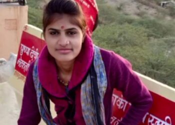 टीचर को कॉल कर फंदे पर लटकी युवतीः भाई बोला-दोनों 3 माह से साथ में रह रहे थे; गांव से लौट नहीं रहा था