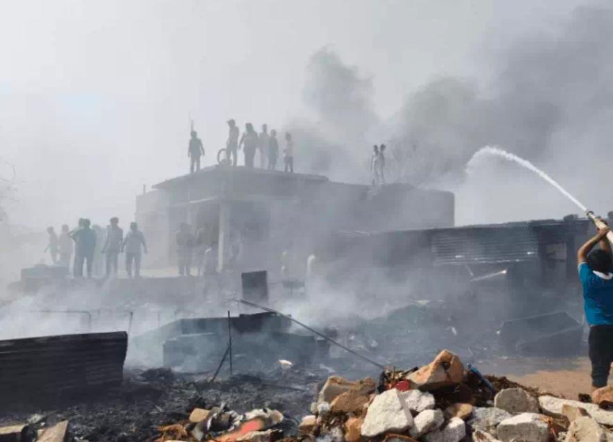 कृष्णगंज में कबाड़ गोदाम में लगी भीषण आगः लाखों का कबाड़ जलकर खाक, 3 दमकलों ने कड़ी मशक्कत से पाया काबू