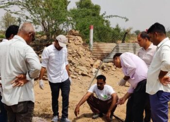बड़गांव- सवा सात फिट लंबे मगरमच्छ का शव मिला,देवली रोड पर स्थित ऐनिकट मे मिला