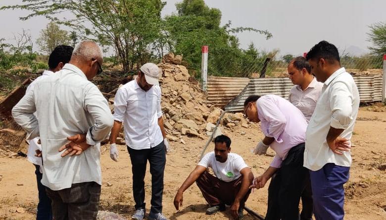 बड़गांव- सवा सात फिट लंबे मगरमच्छ का शव मिला,देवली रोड पर स्थित ऐनिकट मे मिला