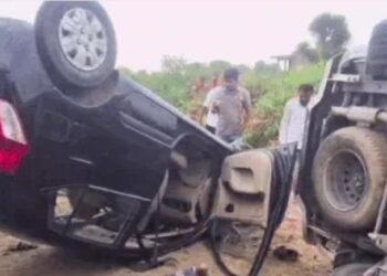 स्कॉर्पियो-कार भिड़ंत के बाद पलटी, दो महिलाओं की मौत: चार लोग घायल, 2 की हालत गभीर, बिसंनगढ़ ऐलाना के पास की घटना
