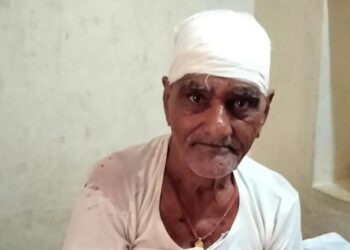 वीरवाड़ा में किसान पर कुल्हाड़ी से हमलाः खेत पर सो रहे किसान को चोरों ने किया घायल, ग्रामीणों मे नाराजगी