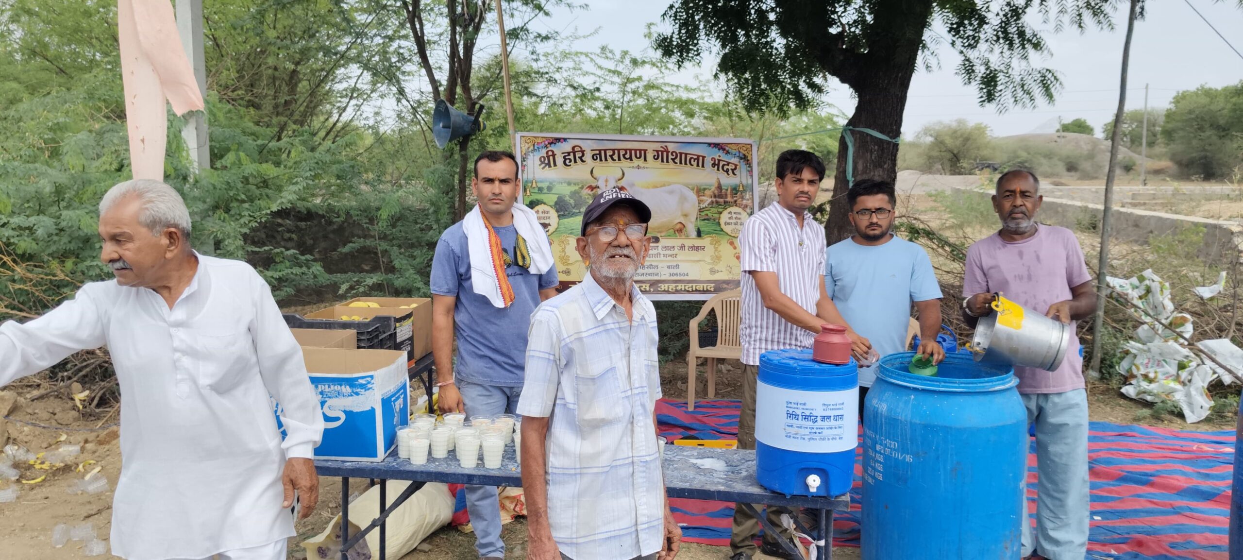भन्दर में राहगीरों व वाहन चालकों के लिए छाछ वितरण सेवा शुरू