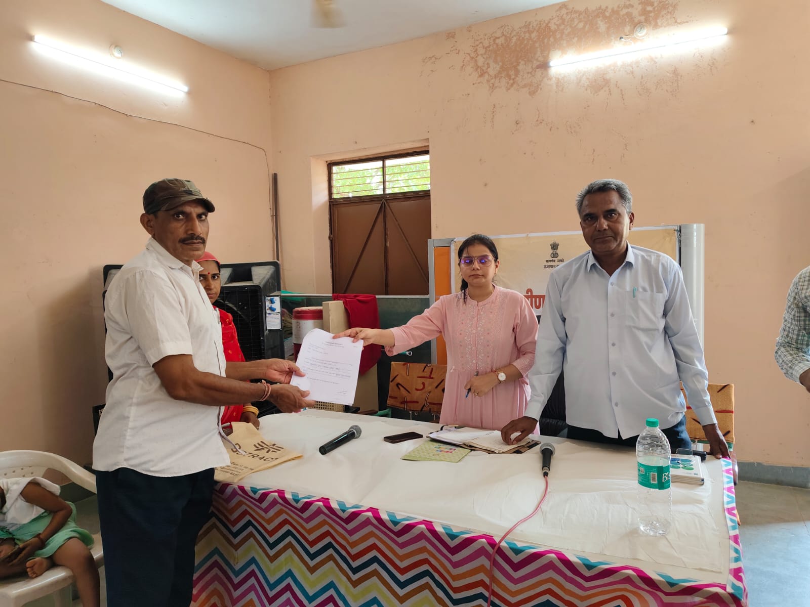 वरकाणा-ग्रामीण सेवा शिविर में 10 वर्ष पुरानी राजस्व रिकॉर्ड की त्रुटि का हुआ समाधान