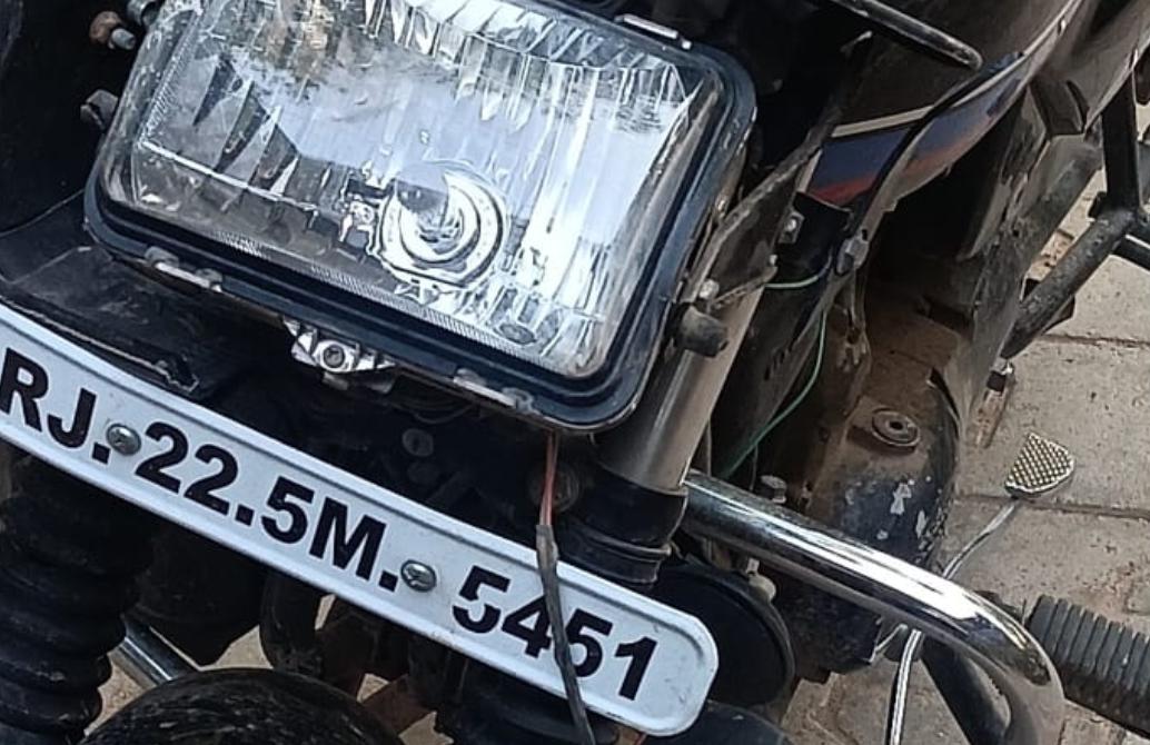 रानी-आवारा कुत्तों ने किया हमला, बाइक सवार हुआ घायल, मेन बाजार की घटना