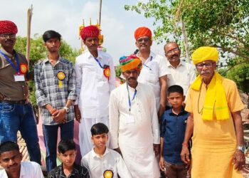 सुमेरपुर-नेहरू नगर में बाबा रामदेव मंदिर जीर्णाेद्धार प्राण-प्रतिष्ठा महोत्सव धूमधाम से सम्पन्न, मंदिर शिखर पर इंडा व ध्वजा चढ़ाई
