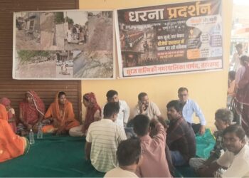 तखतगढ मे चरमराई पानी, बिजली और सफाई व्यवस्था को लेकर निर्दलीय पार्षद का धरना फ्लॉप