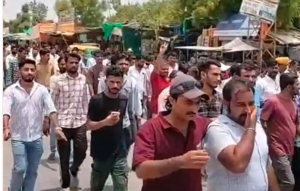 आहोर में दो पक्षों में विवाद- बाजार बंद, निकाली रैली: सर्व समाज ने एसडीएम से की निष्पक्ष जांच की मांग; दो गाड़ियों की टक्कर के बाद बढ़ा तनाव