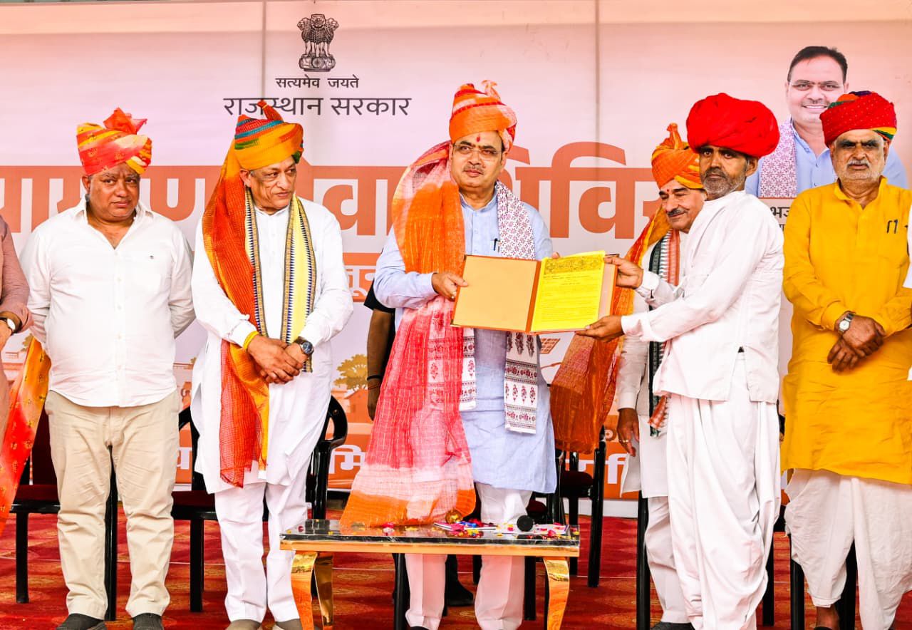 सुमेरपूर-मुख्यमंत्री भजनलाल शर्मा ने नेतरा ग्रामीण सेवा शिविर का किया अवलोकन, पात्र जरूरतमंदों को किया पट्टा वितरण