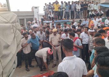 भाटूण्ड में बाइक सवार की मौत के बाद आश्वाशन पर परिजनों ने शव उठाया पुलिस ने मेगा हाईवे पर यातायात किया सुचारू