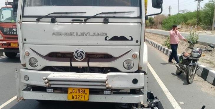 पाली में पति की आंखों के सामने पत्नी की मौत: शादी समारोह से लौटकर घर जा रहे थे, बीच रास्ते ट्रक ने मारी टक्कर