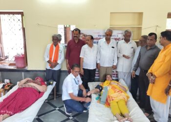 सेवा भारती प्रेरणा से श्री वैष्णोदेवी माता मंडल मुंबई सादड़ी मे आयोजित रक्तदान शिविर में 4 महिलाओं सहित 54 रक्तदाताओं ने किया रक्तदान