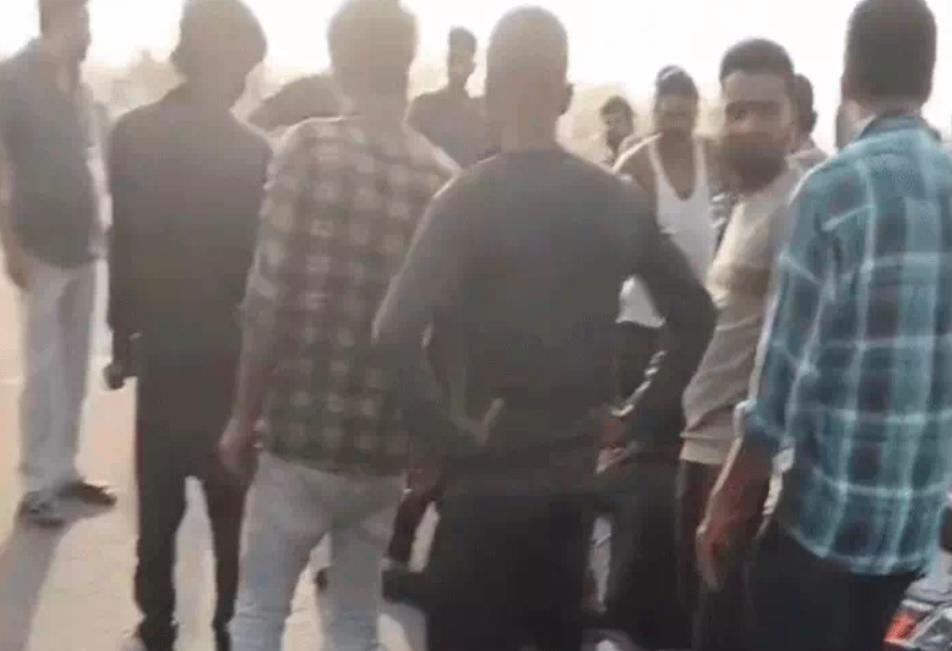 चितौडगढ़ हाइवे पर हादसाः भमरासिया घाटी ओवरब्रिज पर अज्ञात वाहन ने स्कूटी को मारी टक्कर, पिता की मौत- बेटा गंभीर घायल