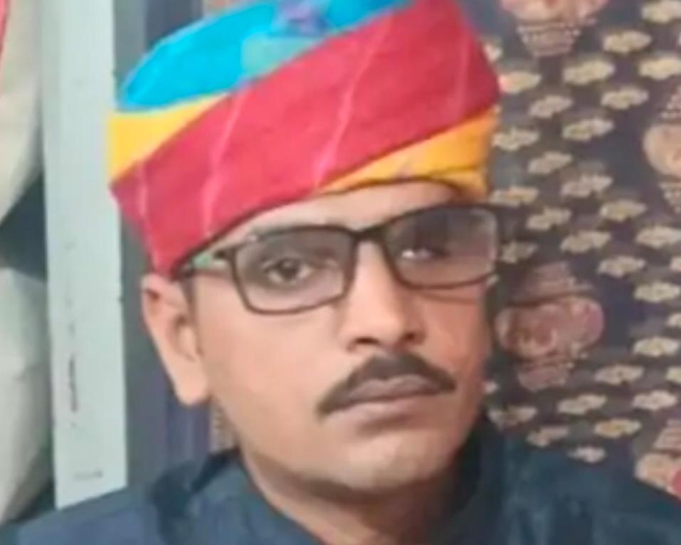 किराना व्यापारी ने किया सुसाइड: पत्नी और दोनों बच्चे गांव गए थे, पीछे से फंदा लगाया