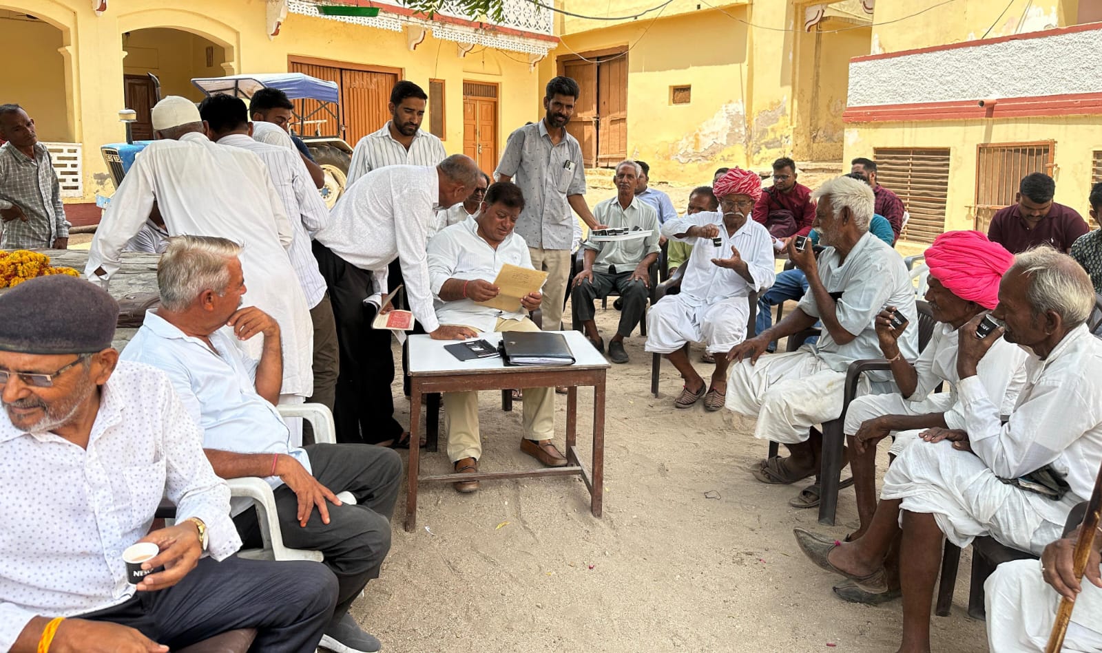 बीजापुर ग्राम में विधायक पुष्पेंद्र सिंह राणावत ने की जनसुनवाई, देसूरी बाली नाना क्षेत्र से भी पहुचे ग्रामीण
