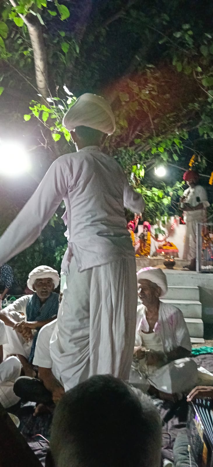 बड़गांव शिवगंज मामाजी भजन संध्या की प्रस्तुति दी