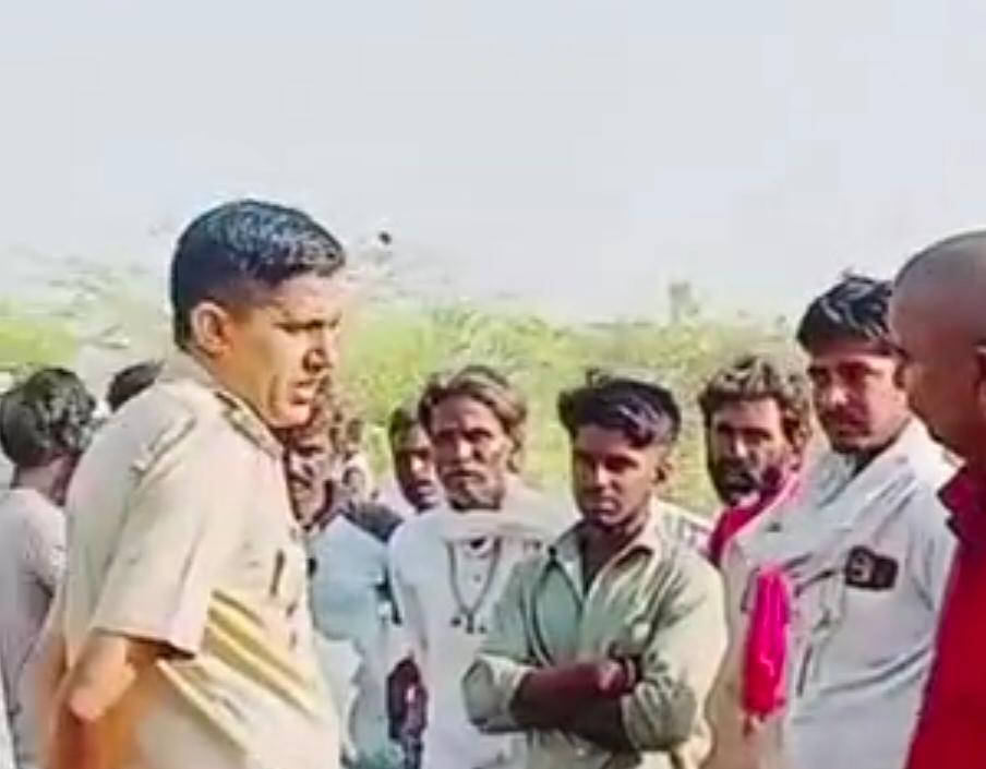पाली-ट्रेक्टर की टक्कर से बाइक सवार दो युवकों की मौतः एक गंभीर घायल;अखावास के निकट की घटना, परिजनों ने जताया विरोध