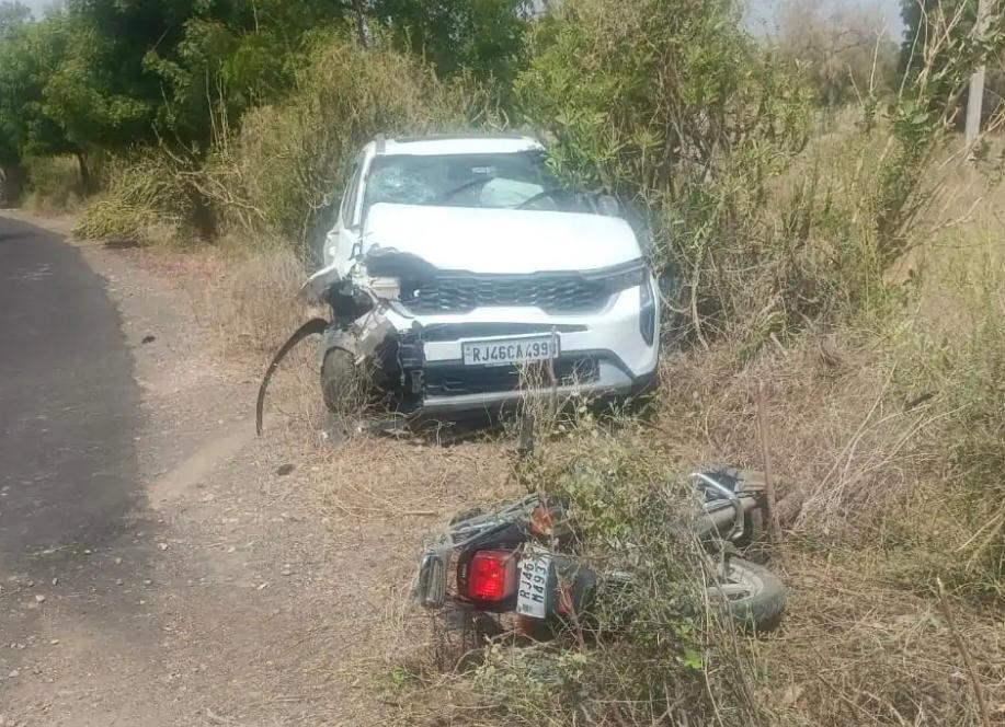 कार ने बाइक को मारी टक्कर, दो दोस्तों की मौतः सांचौर में एक ही दुकान पर काम करते थे, पूर्णिमा पर मंदिर जा रहे थे