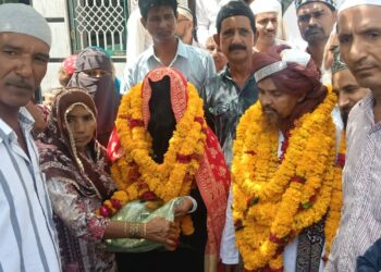 तखतगढ़ के मौलाना 15 – 20 दिन की यात्रा पर विदाई समारोह में कई ग्रामीण शामिल ,मौलाना मोहम्मद उवैस रजाईन की जोजा के साथ