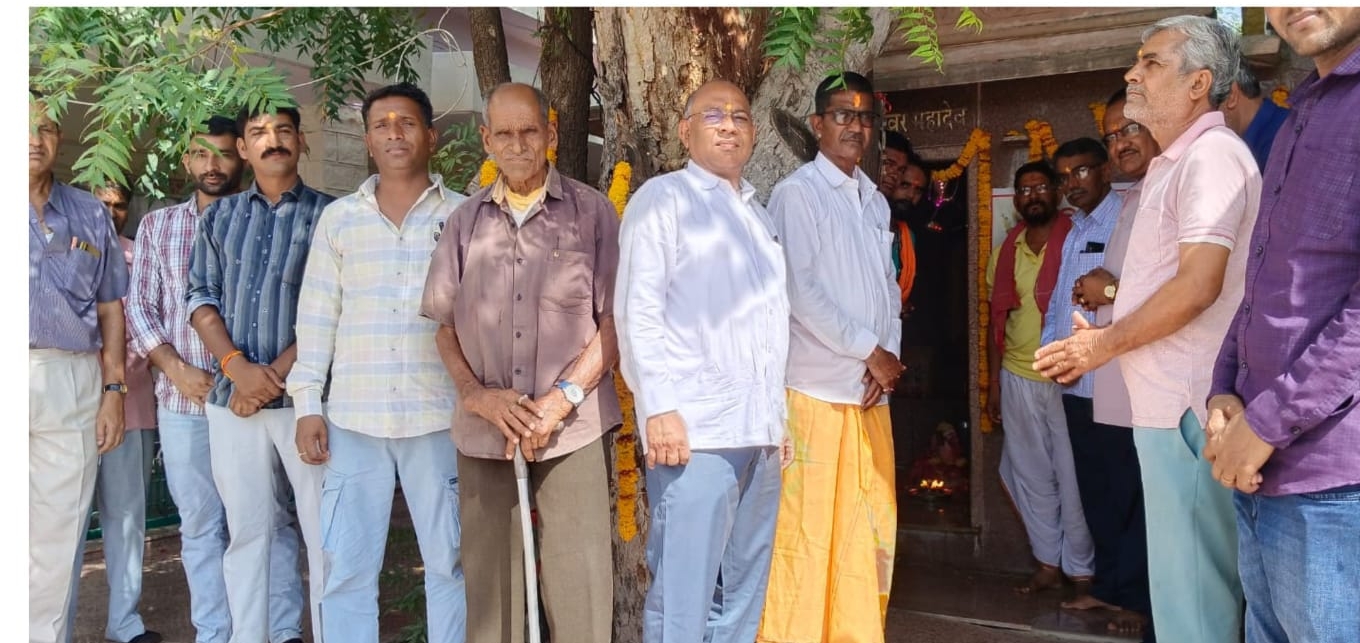 रानी के पिपलेश्वर महादेव मंदिर में विशेष पूजा-अर्चना, शिवलिंग पर किया अभिषेक