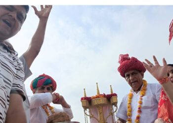 रानी-राणेश्वर महादेव मंदिर में 9वीं ध्वजा चढ़ाई, श्रद्धालुओं में उत्साह