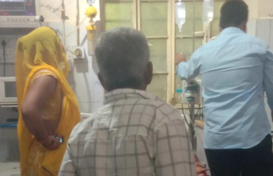 सिरोही- गलती से फिनाइल पीया: उल्टियां होने पर किशोरी को अस्पताल लेकर पहुंचे परिजन, इलाज जारी