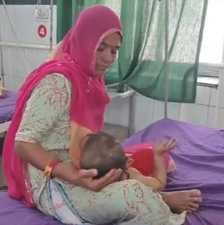 पाली-गर्म तेल गिरने से झुलसा एक साल का मासूम, खेलते हुए रसोई में गया, गैस पर गर्म हो रहा तेल गिरने से झुलसा