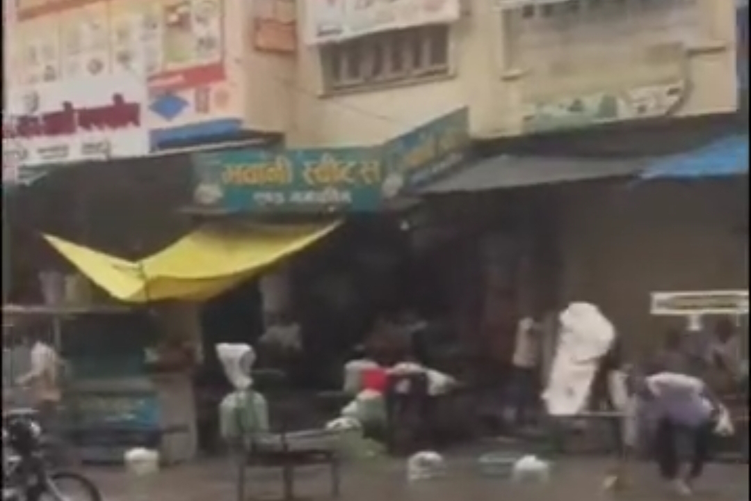 रायपुर मारवाड़ में 1 घंटे तक हुई बारिशः सड़कों और गलियों में भरा पानी, मंडी में बह गई सब्जियां