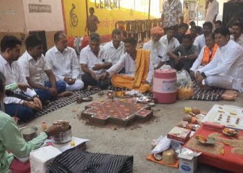 तखयगढ मे सूर्यपुत्र शनिदेव जिणोद्वार मंदिर के लिए वेदमंत्रोचार गुंजा आसमा हुआ पूजन एव शिलान्यास