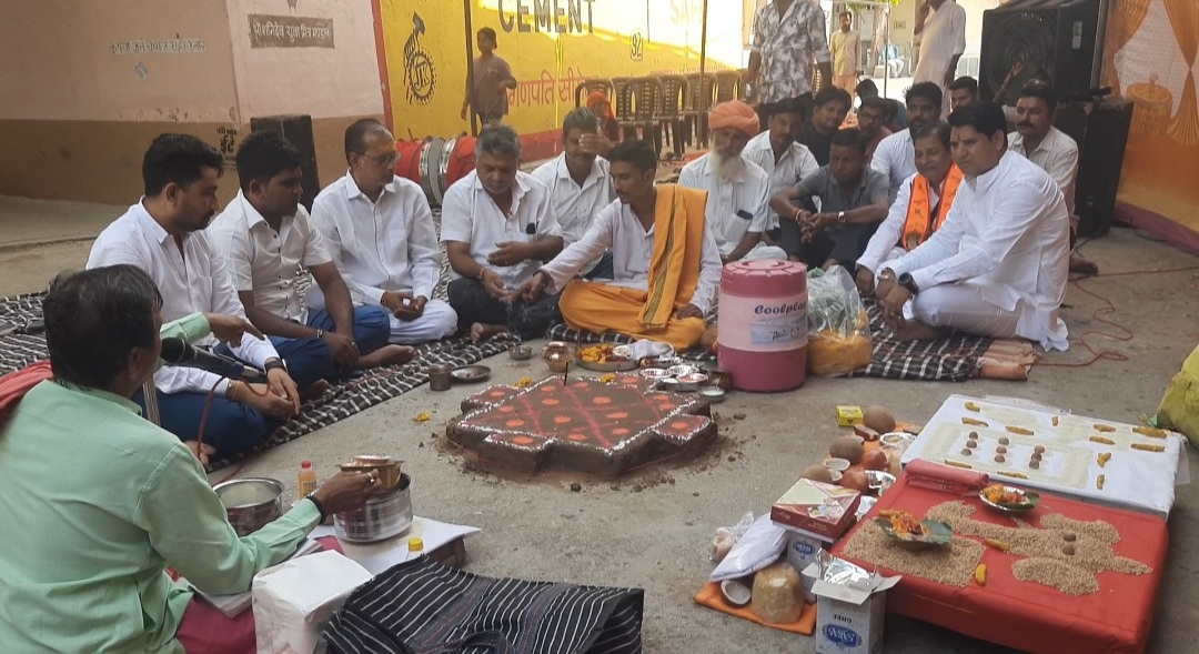 तखयगढ मे सूर्यपुत्र शनिदेव जिणोद्वार मंदिर के लिए वेदमंत्रोचार गुंजा आसमा हुआ पूजन एव शिलान्यास
