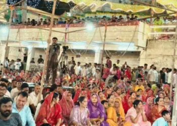 सुंधा माता मंदिर में स्वर्ण जयंती महोत्सवः रंग-बिरंगे फूलों से सजाया मंदिर, हजारों श्रद्धालु रहे मौजूद