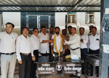 रानी न्यायालय परिसर में अधिवक्ता मनीष बंजारा का जन्मदिन हर्षोल्लास से मनाया गया