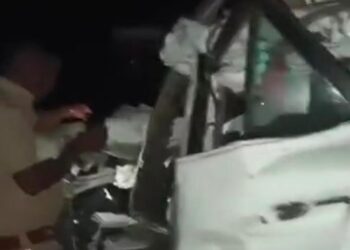 सांडेराव-ढोला ब्रिज पर सड़क हादसे में कार सवार दो की मौतः फंसे शवों को कड़ी मशक्कत से निकाला