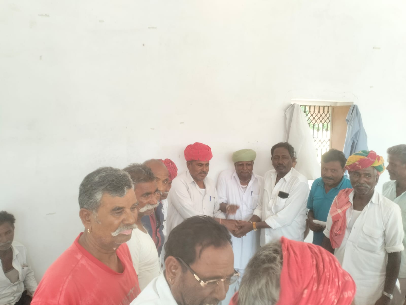 विवाह सगाई समोरह मे डीजे, हल्दी रस्म, अफीम, डोडा व शराब पर पुरी तरह प्रतिबंध,मेहतर समाज विकास समिति भीमरी पट्टी पाली जालोर की बैठक मे लिए कई फैसले