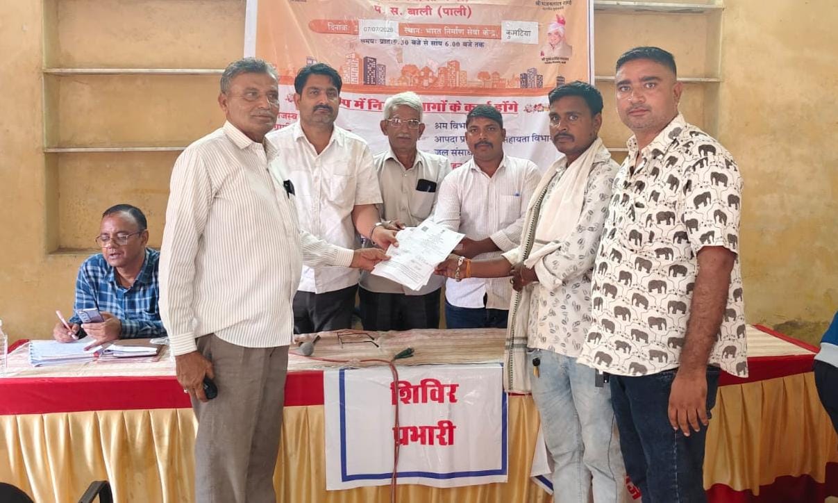 कुमटिया में आयोजित ग्रामीण सेवा शिविर में ग्रामीण हुए लाभान्वित, हाथों हाथ कार्य सम्पादित