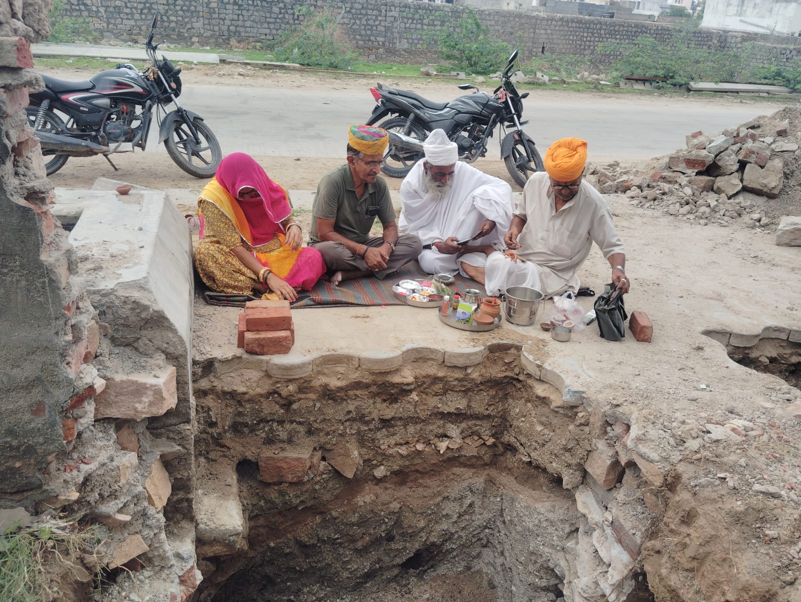 बीजापुर ग्राम में भगवान दत्तात्रेय आश्रम में स्वागत गेट निर्माण कार्य का हुआ भूमी पूजन