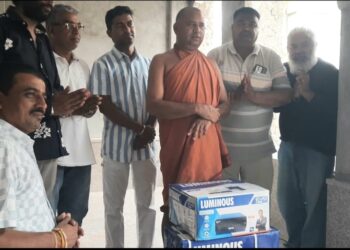 भामाशाह दिनेश कुमावत ने कंवला हेमशाही जागीर मठ मे हाई वोल्टेज का इनवर्टर किया भेट